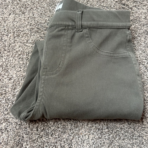 Maurice’s Capri pants - Picture 3 of 3